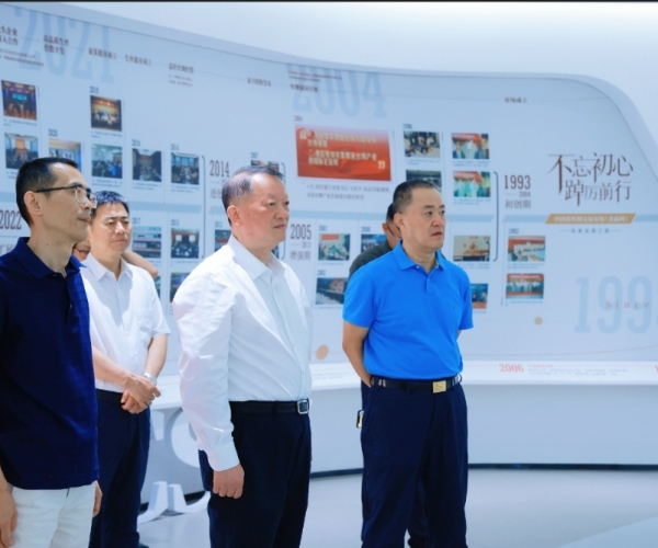 ?陈利众主席带队调研bwin集团官网丝绸，赋能丝绸经典产业?