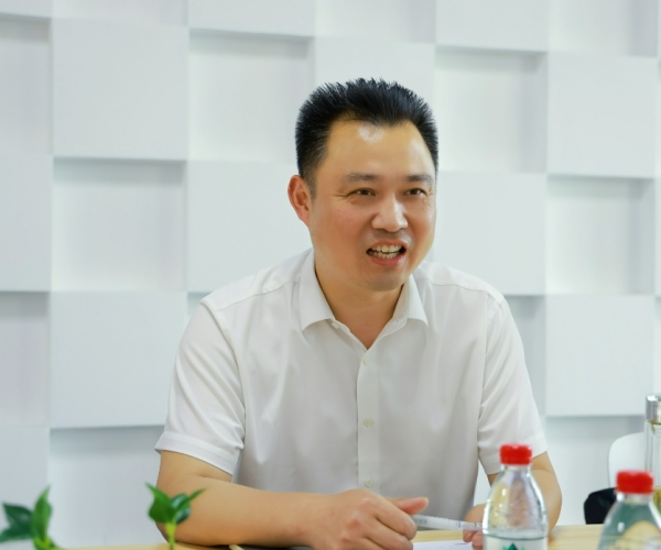 嘉兴国家高新区管委会俞春明主任调研bwin集团官网丝绸，为发展鼓劲?